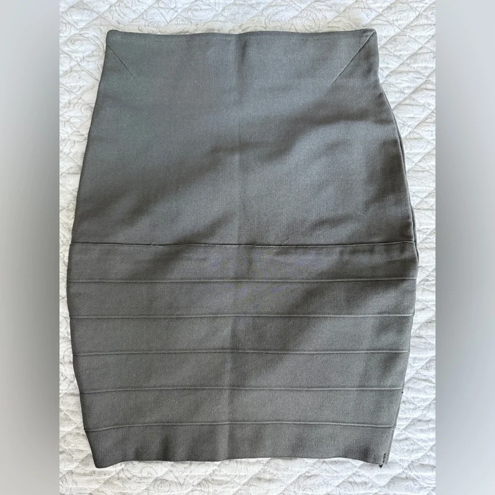 WOW couture skirt - Picture 2 of 2
